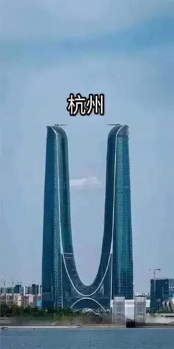 网友：你们觉得，苏州和杭州这两座形状相反的建筑，哪一座更漂亮呢？ ​​​[灵光一