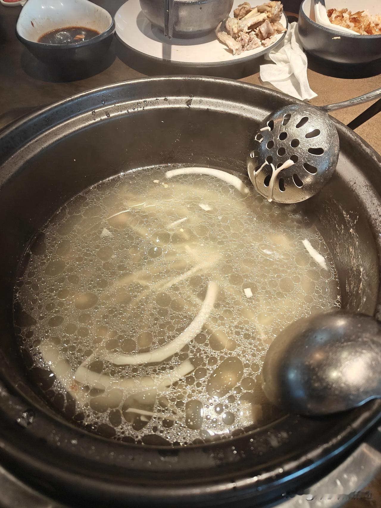 在外面吃饭必须得光盘。
昨天老公带我和娃去了一趟布吉，6年前我们租房的地方，回去