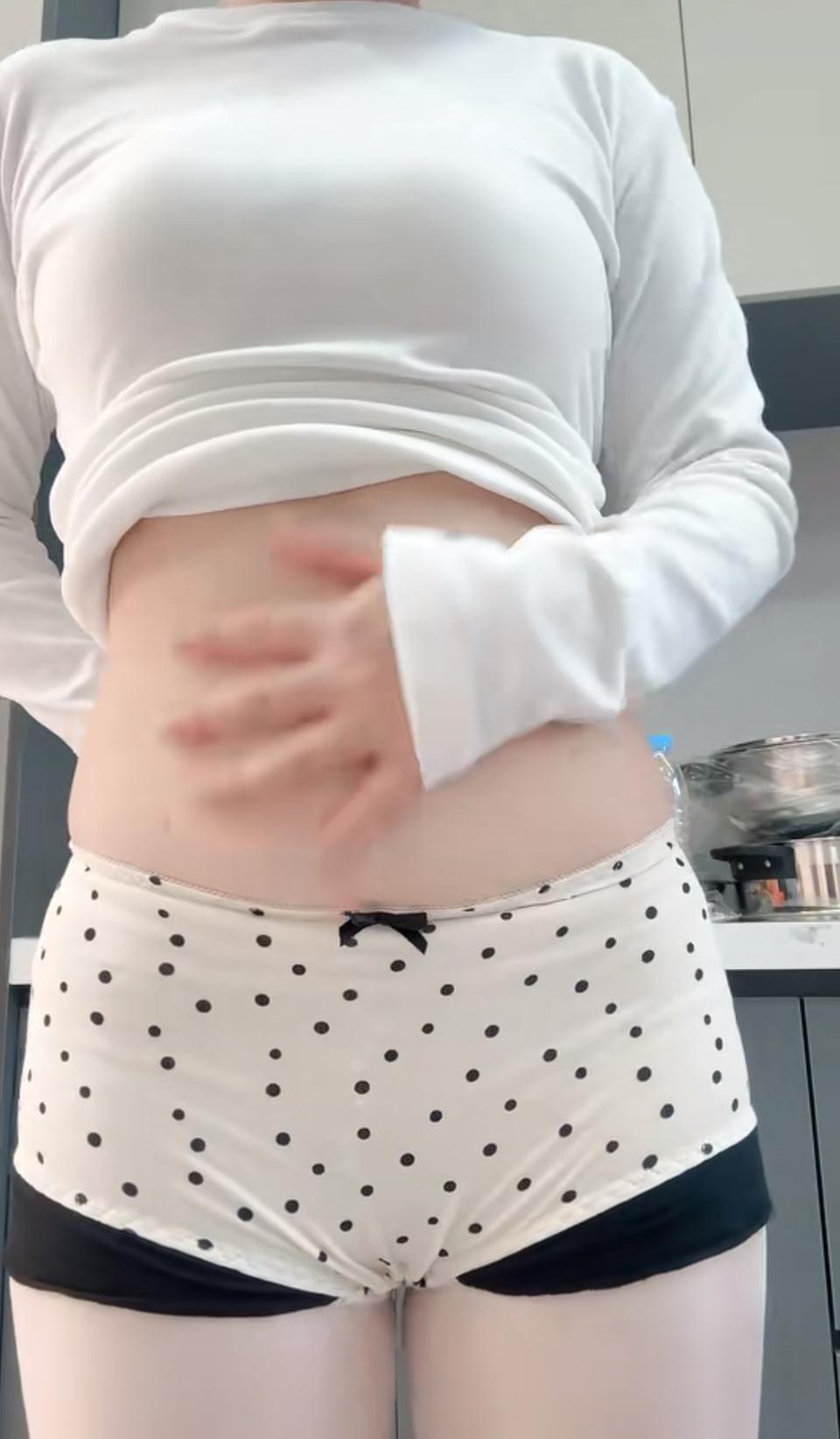 蔬菜水果富含膳食纤维，能增加饱腹感，减少其他高热量食物的摄入。像苹果，它的果胶可