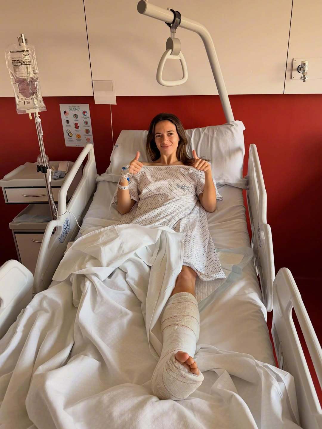 红蓝倩影 手术后的邦邦有些话想对culer萨迷 说⬇️💬“这正是体育的另一面。