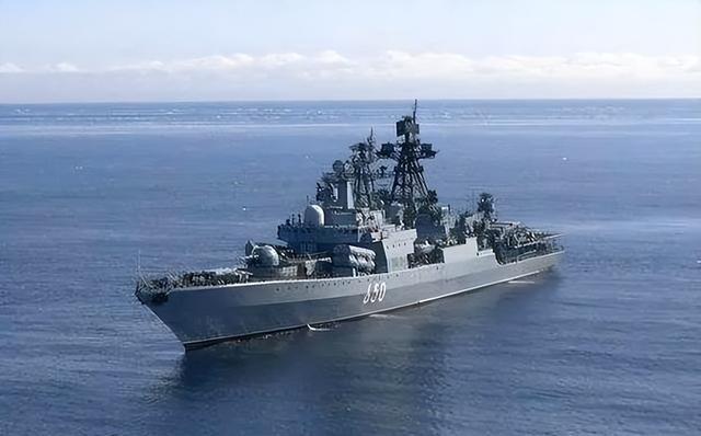 俄太平洋舰队精锐编队高调访华湛江，表面是中俄友好海上交流，同框画面却直接撕开俄罗