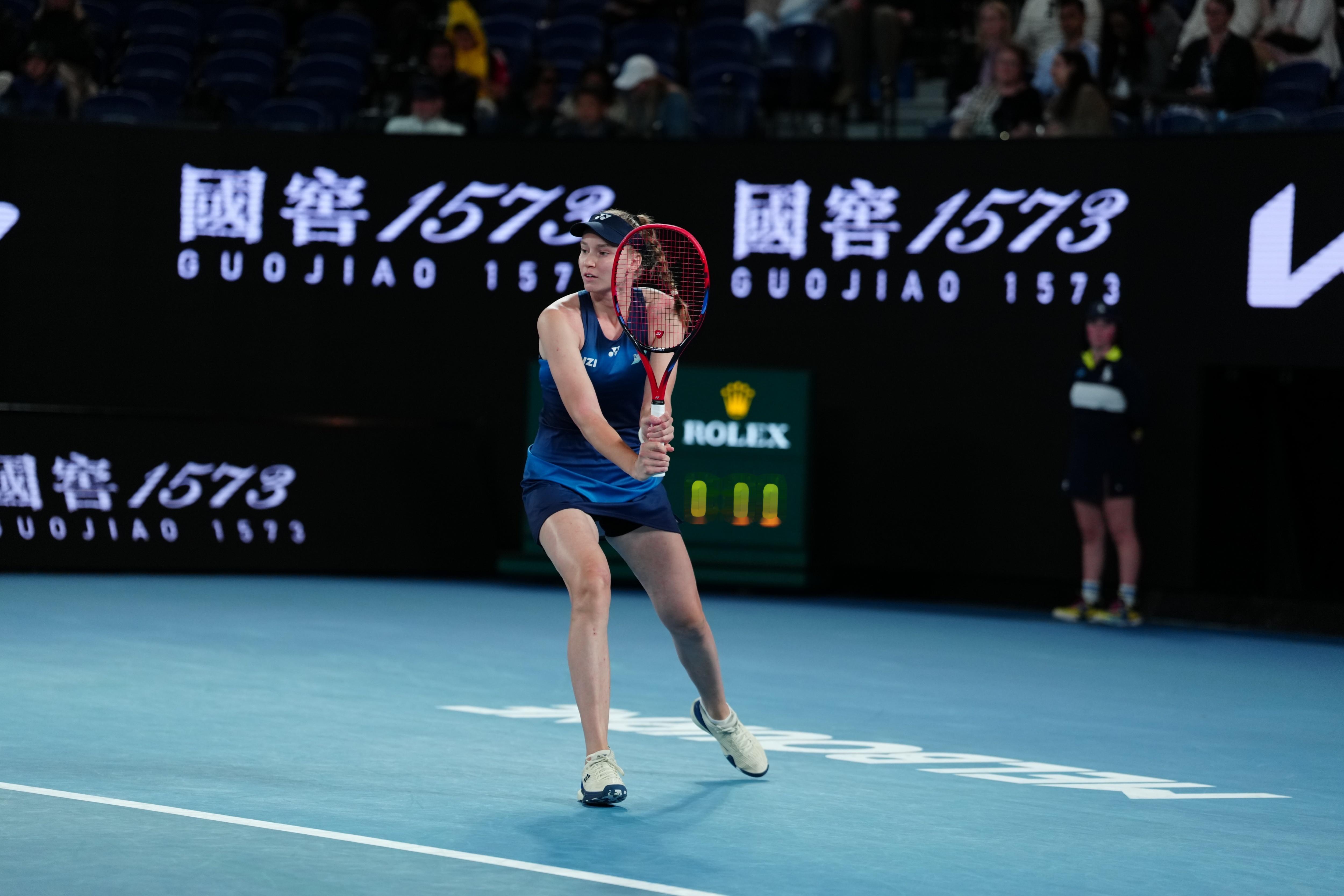 澳网女单第二轮，莱巴金娜首盘小遇波折，7-5/6-2击败格拉乔娃，打进32强。澳