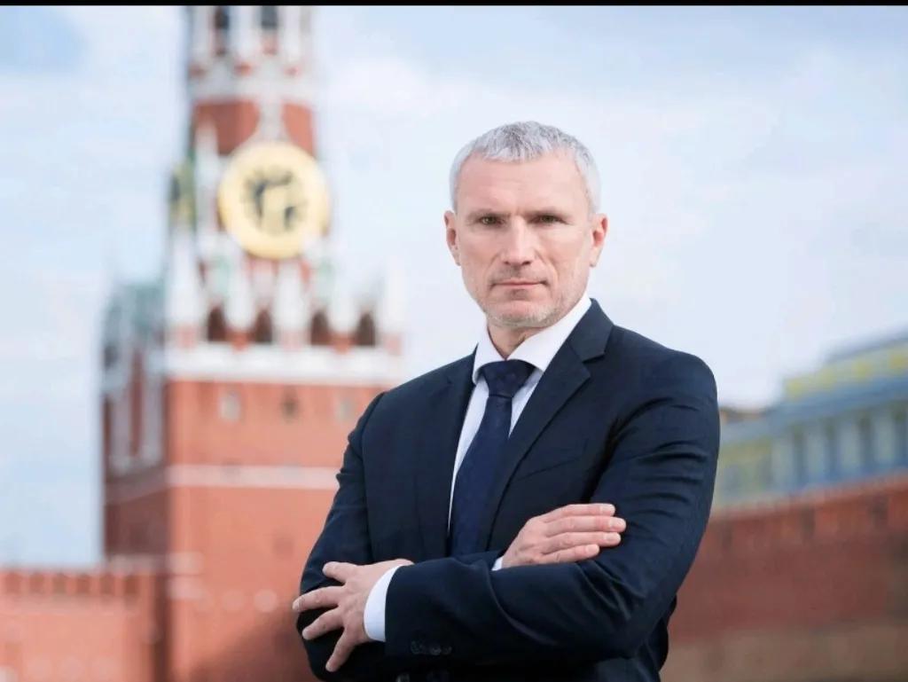 真没想到，俄罗斯居然冒出个比“懂王”还猛的人！

       俄国家杜马的朱拉