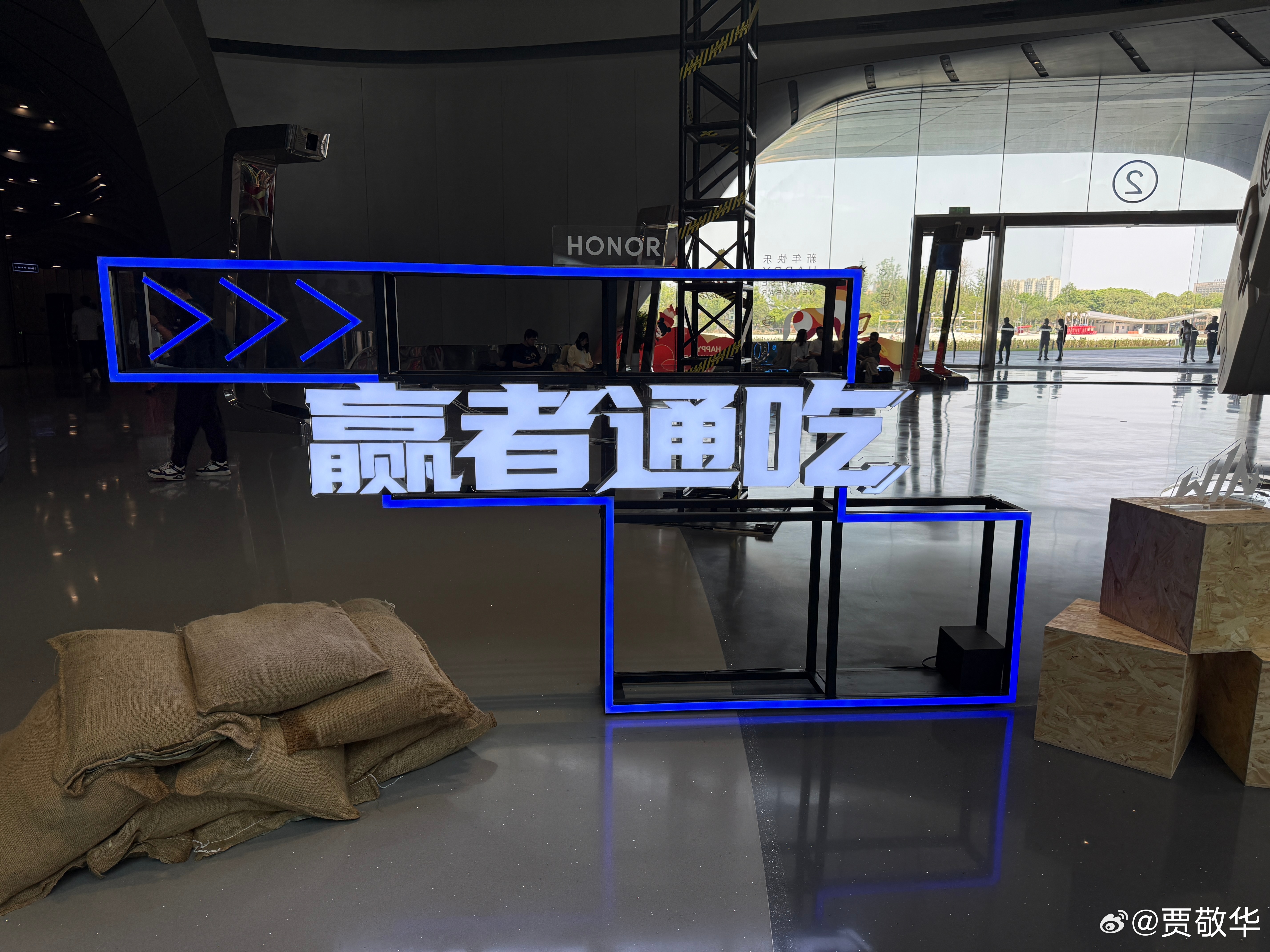 #打洲本还得看荣耀WIN# 很多游戏老玩家都知道，好用的游戏本不仅配置高，散热和