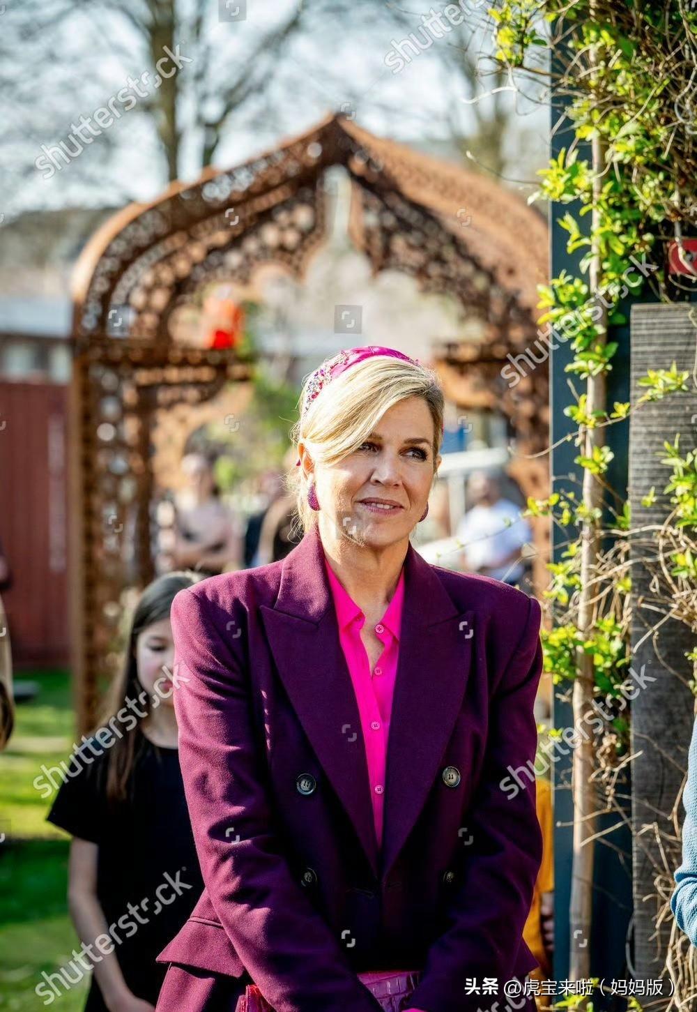 马克西玛王后出席会议，参观了荷兰国家铁路公司，是一个有关经济环保的研究项目。最喜