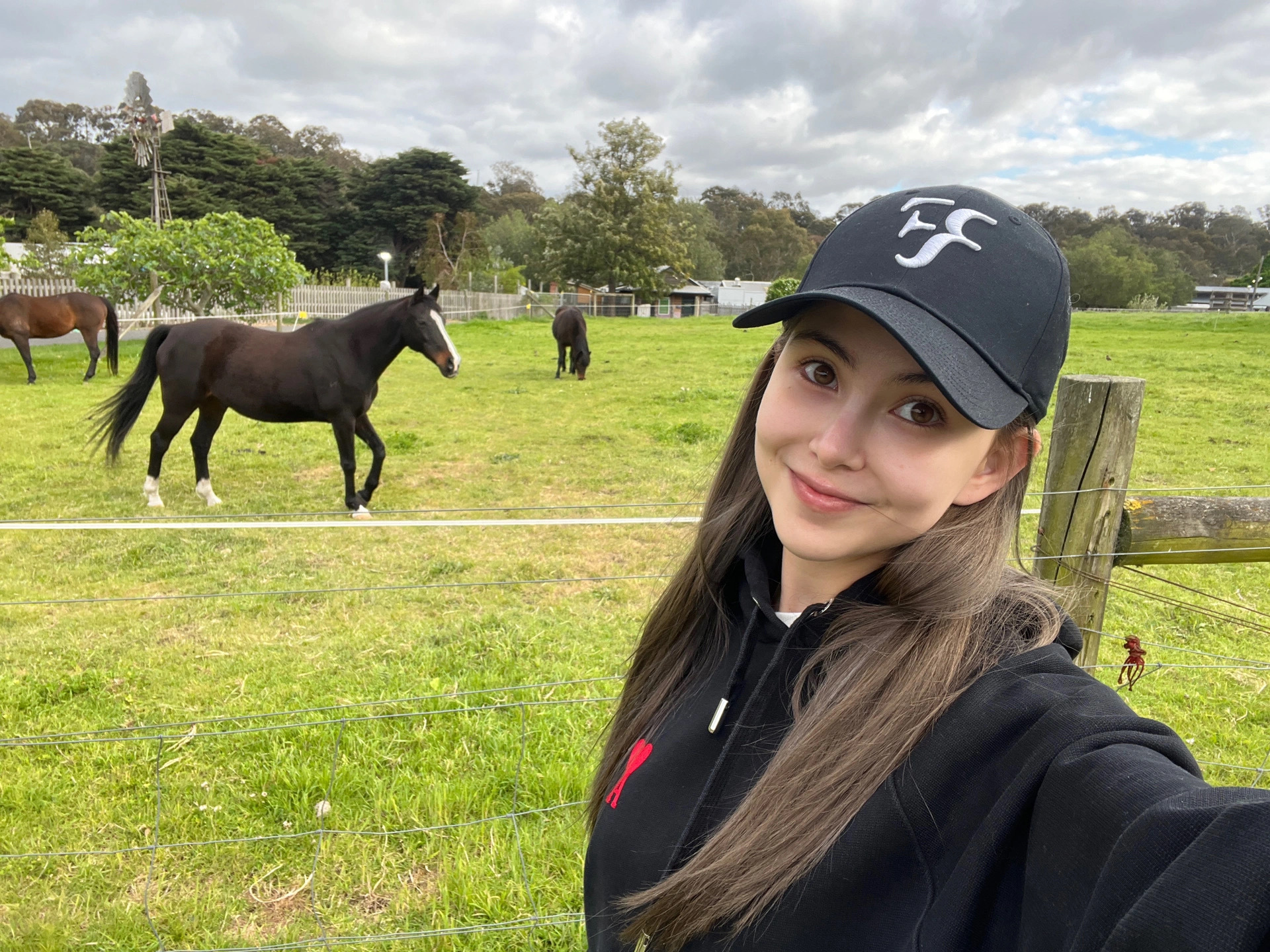 #昆凌[超话]# 20231010小红书更新：天氣冷冷的，陽光不刺眼☀️再冷也阻