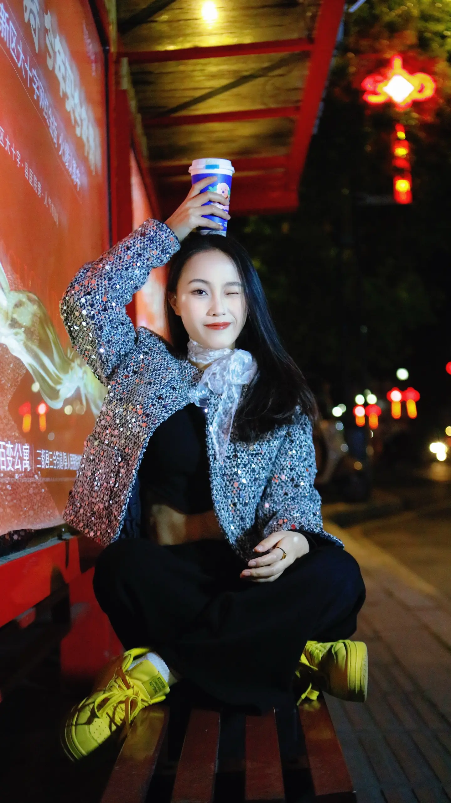 “在公交站台等你～”