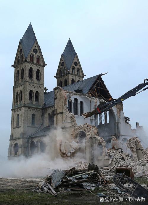 美丽风景线！内战开始后，世界吃瓜。一座犹太教堂和美军关系密切的学校分别发生袭击事