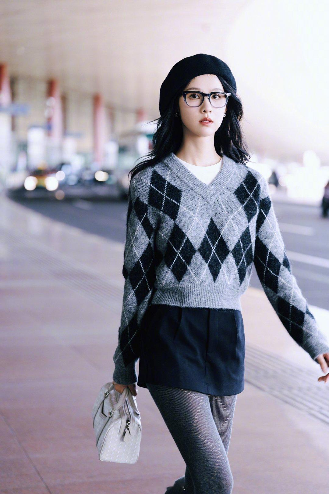 陈都灵这个造型有点土吧？ ​​​