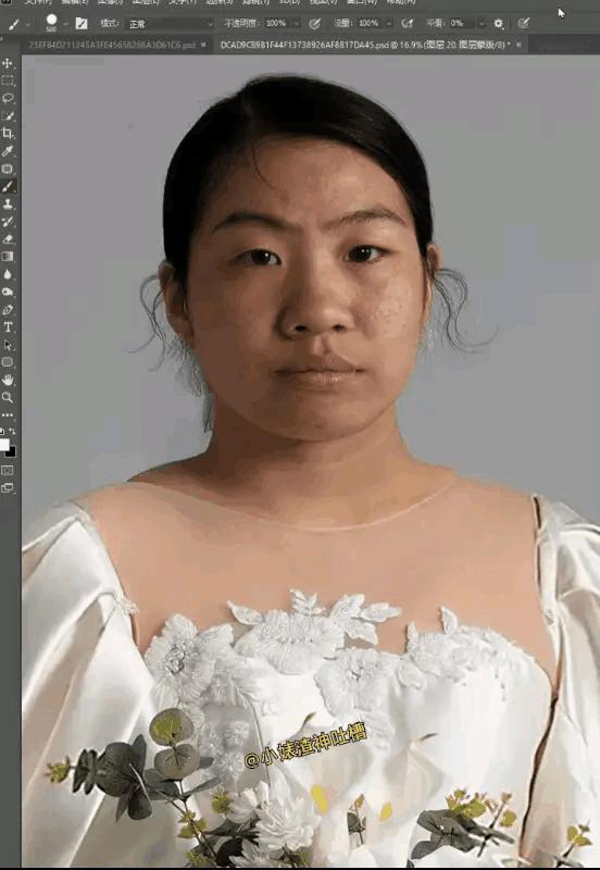 美女现原形，都是普通人，
天然绝色美，千里岂挑一！
横批：面对现实
🌹🌹🌹