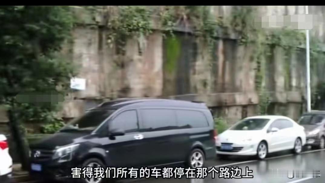 湖南长沙，一女子见小区的车位没人买，就花1000多万，将小区内的196个车位全部