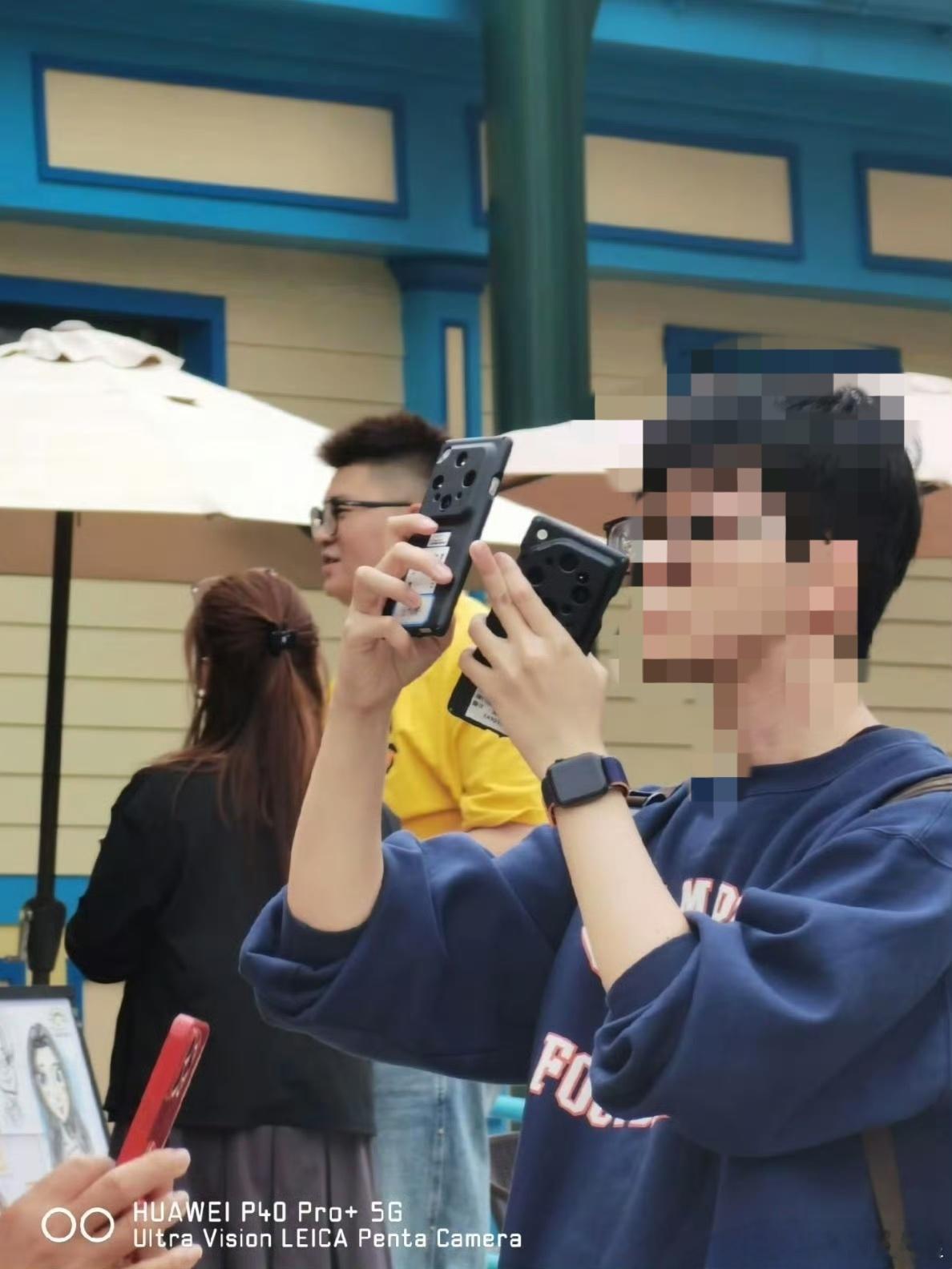 这被拍到的是OPPO Find X9 Ultra还是vivo X300 Ultr