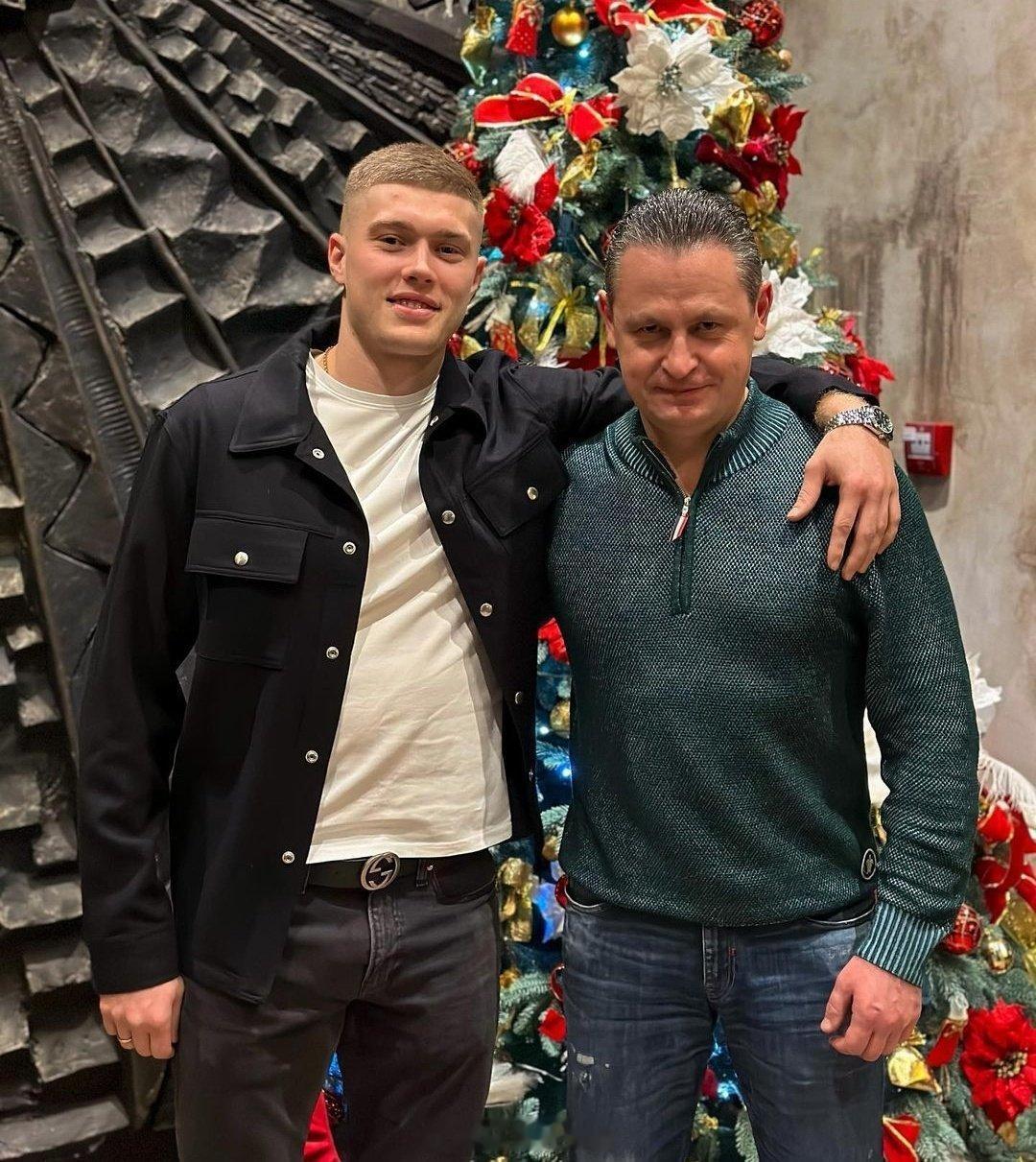 多夫比克经纪人开始编故事了。。。乌克兰媒体发了一篇文章，说马竞临时改合同，和吉罗