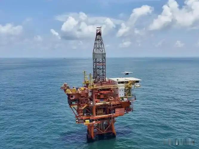 霍尔木兹海峡再起硝烟，一场大国博弈，为何最终全世界普通人买单？

 打开近期的国