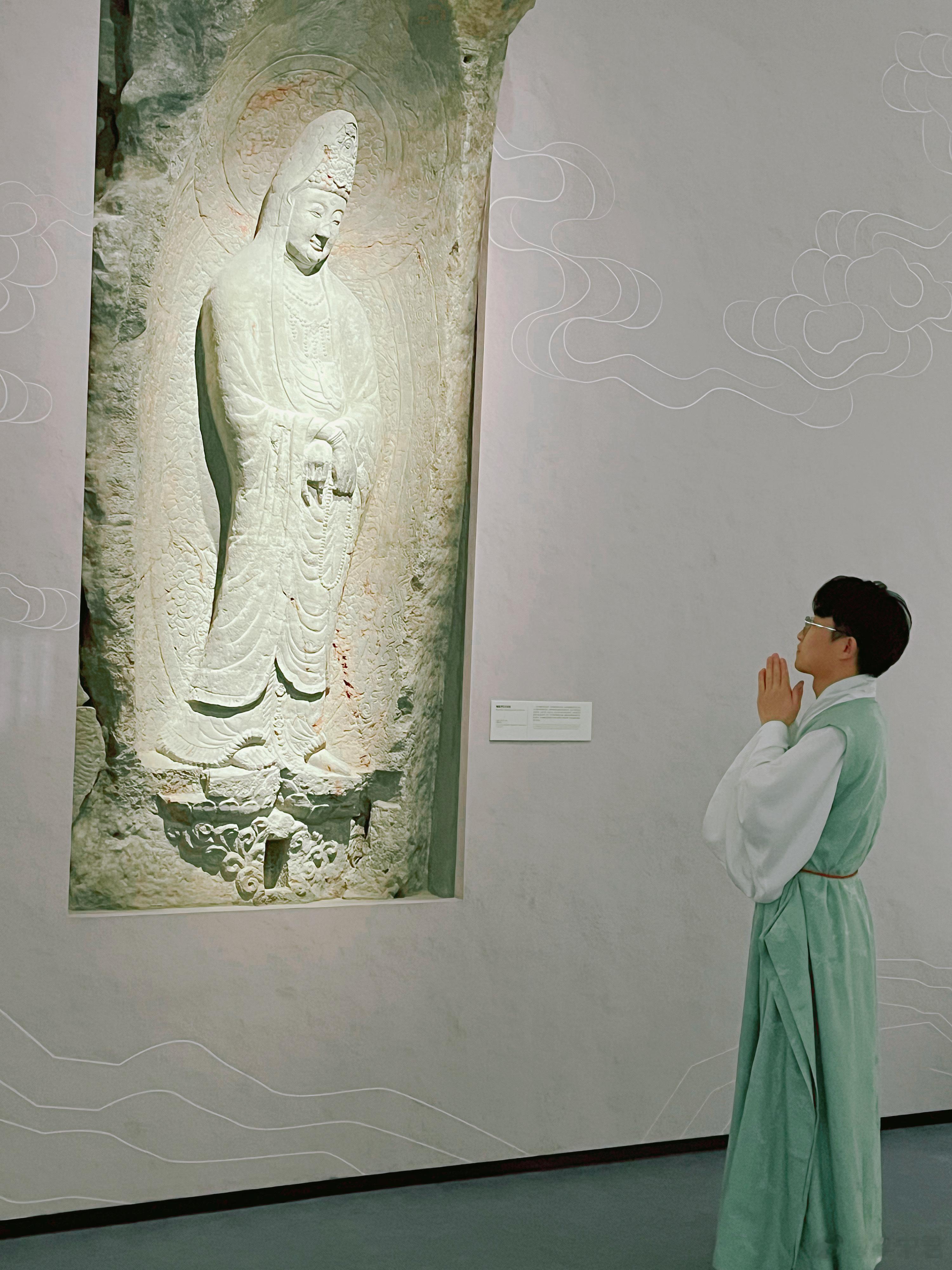 浙博之江馆区这个设计挺不错把烟霞洞五代观音像复刻至展厅内，每行于此，不由驻足瞻仰