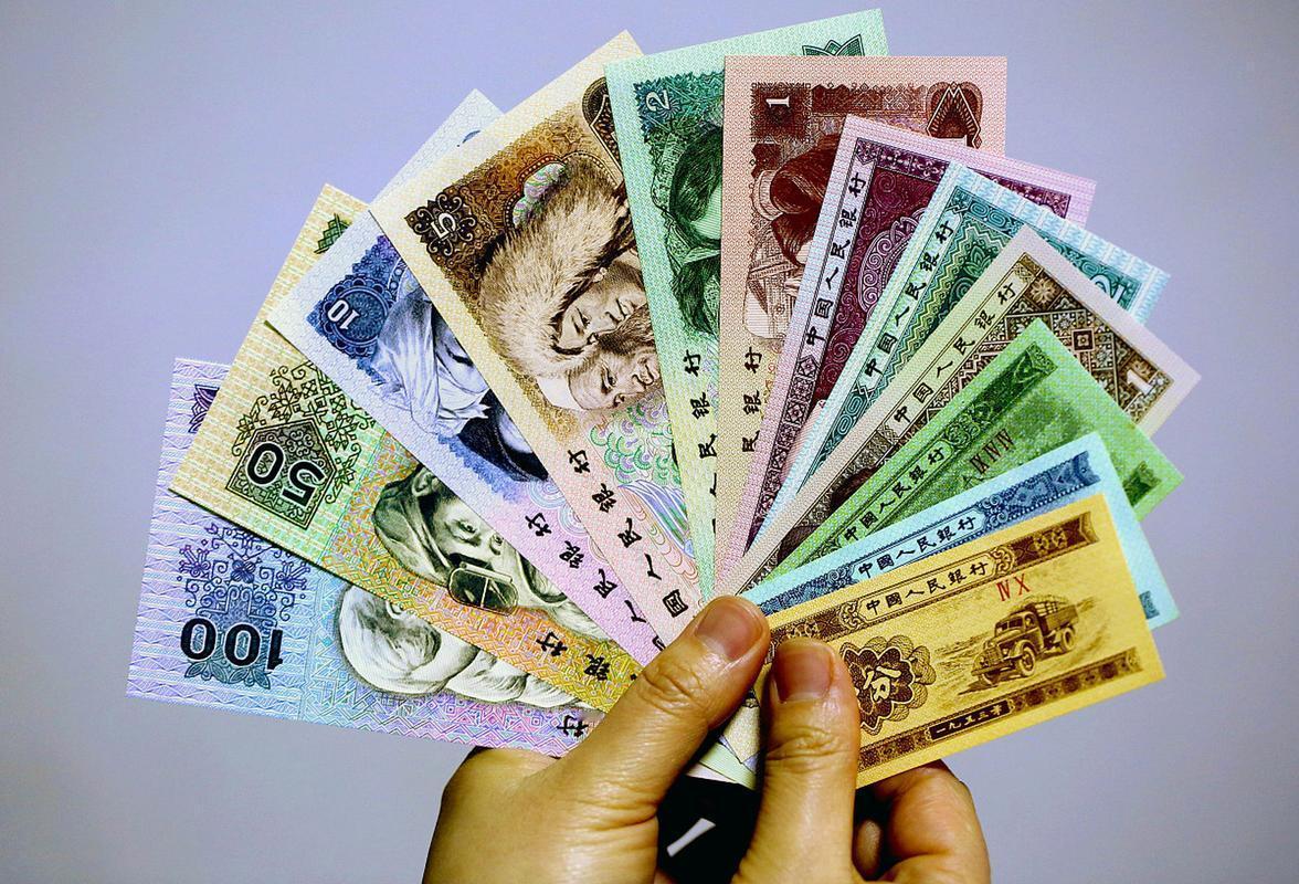 你多久没有去银行提取过现金了，钱包还在吗？
近日，央行等三部门联合发布《人民币现