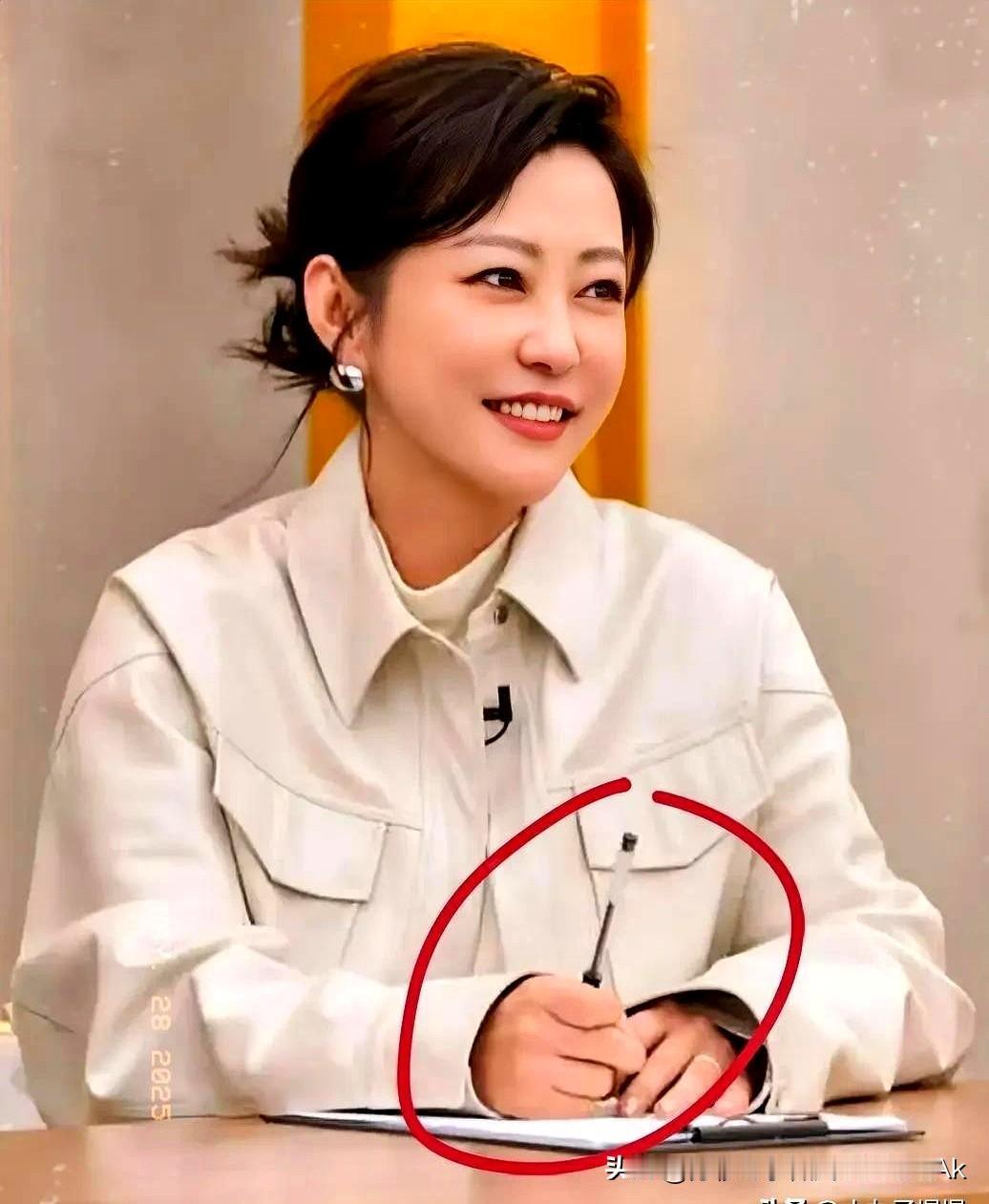 我曾怀疑郝蕾办演员培训班是为了挣钱

也怀疑过是为了流量

可现实却狠狠打了我的