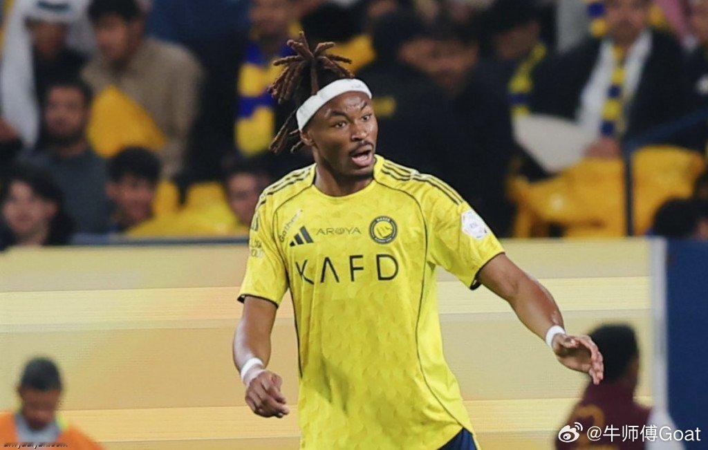 C罗和利雅得 据利雅迪亚🔴西马坎可能将缺席本轮联赛西马坎周四晚间在俱乐部医疗诊