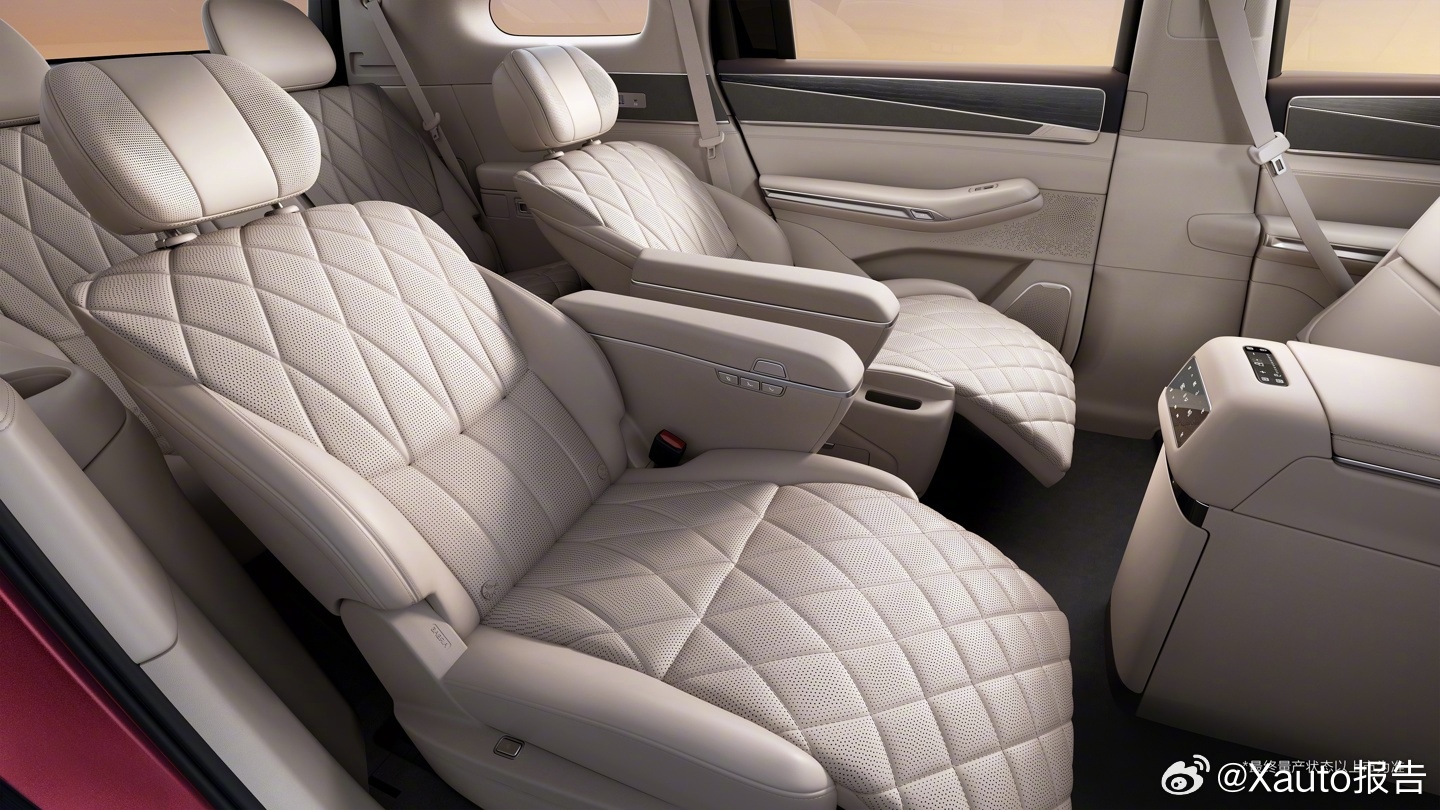 比亚迪大唐内饰官图发布3月4日，比亚迪汽车公布了王朝网最新旗舰SUV车型大唐的内