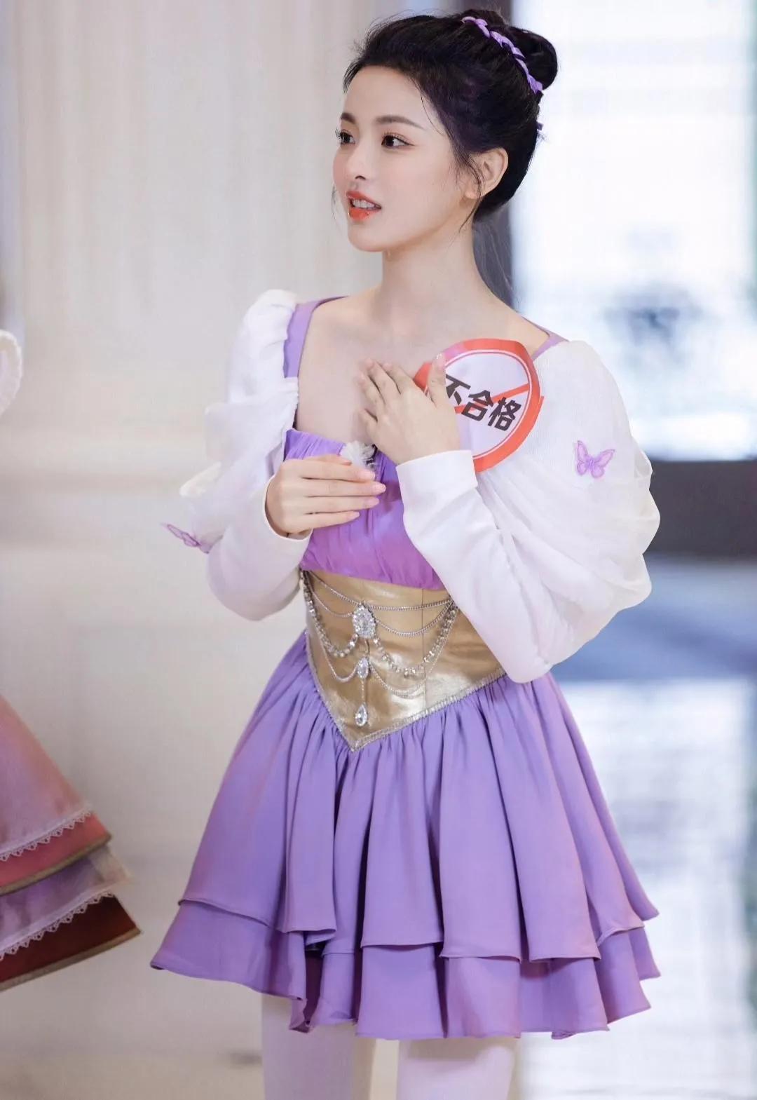 杨超越不合格吗？感觉她的少女感都超标了好不好！从来没见过这么漂亮的小公主，请问她