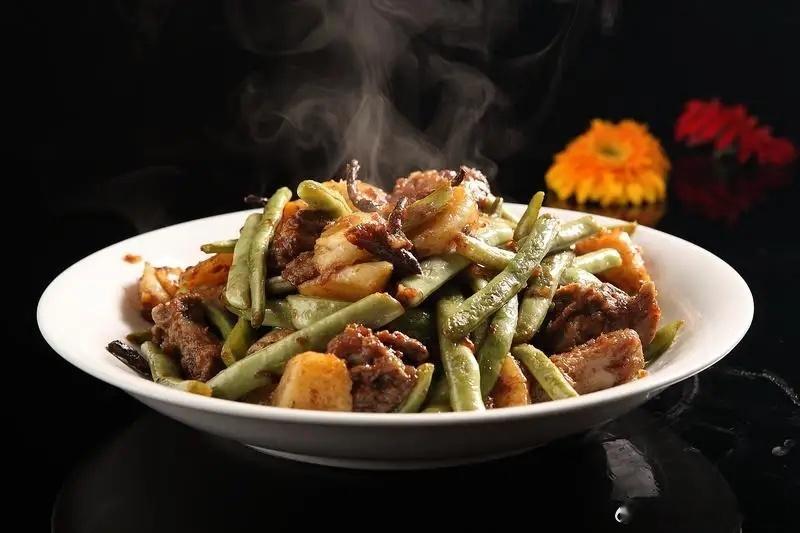 贾冰做饭太香了，网友：隔着屏幕都能闻到香味！《现在就出发2》这档慢综艺，因为贾冰