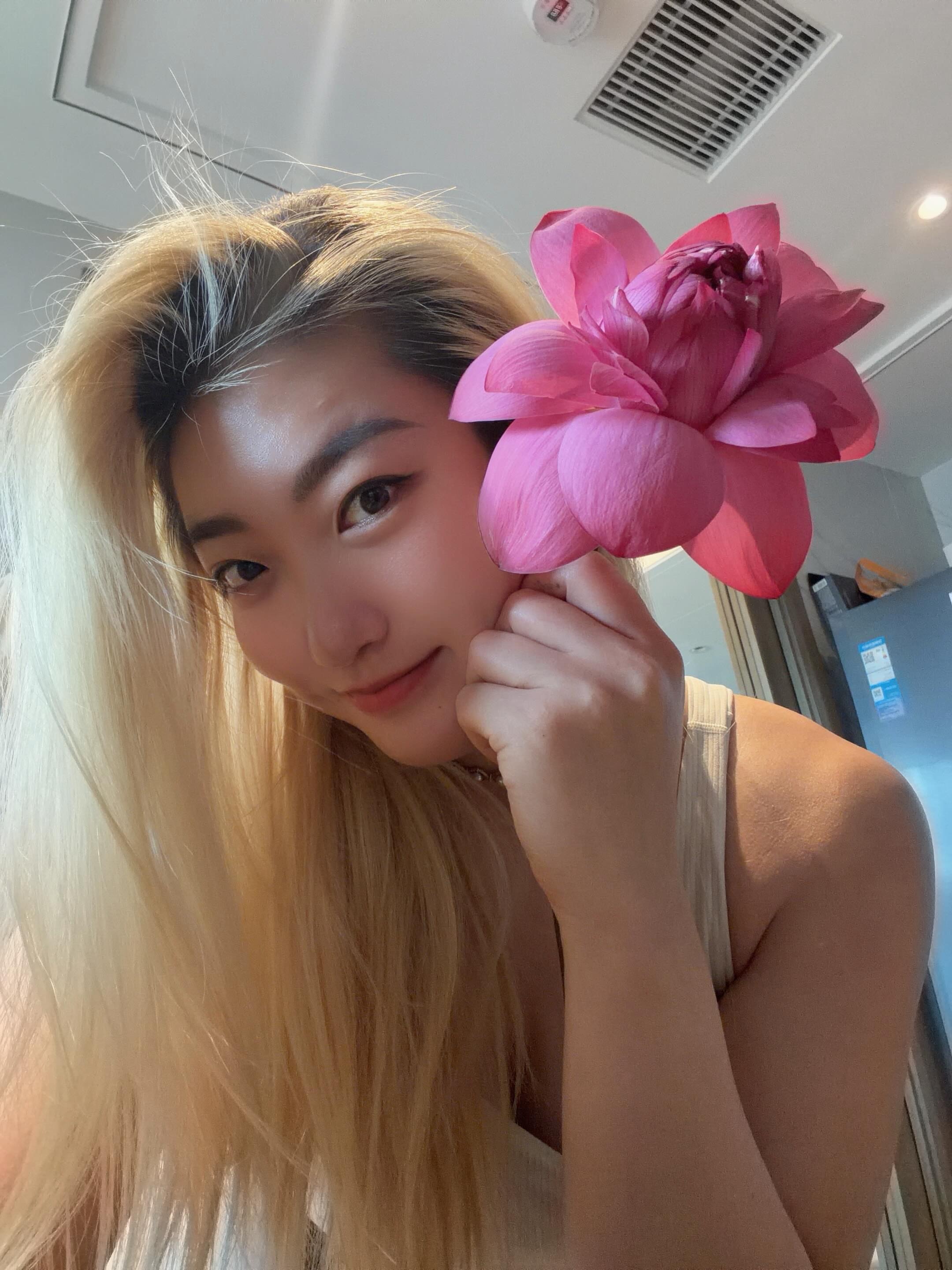 好久不见！李梦社交媒体最新晒照！ 