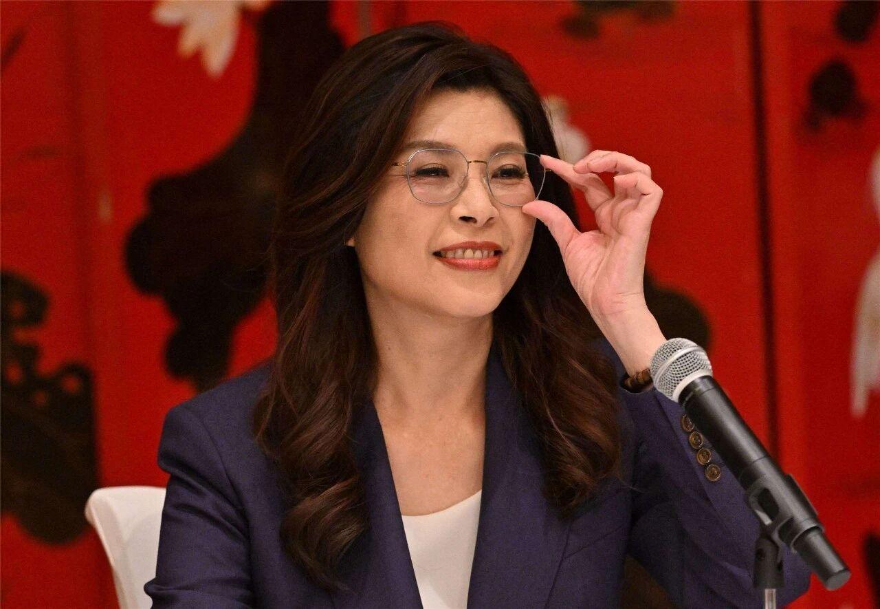 郑丽文冷眼旁观，折腾吧


众所周知，蓝营内部有一群人笃信“中间路线”，如今韩国