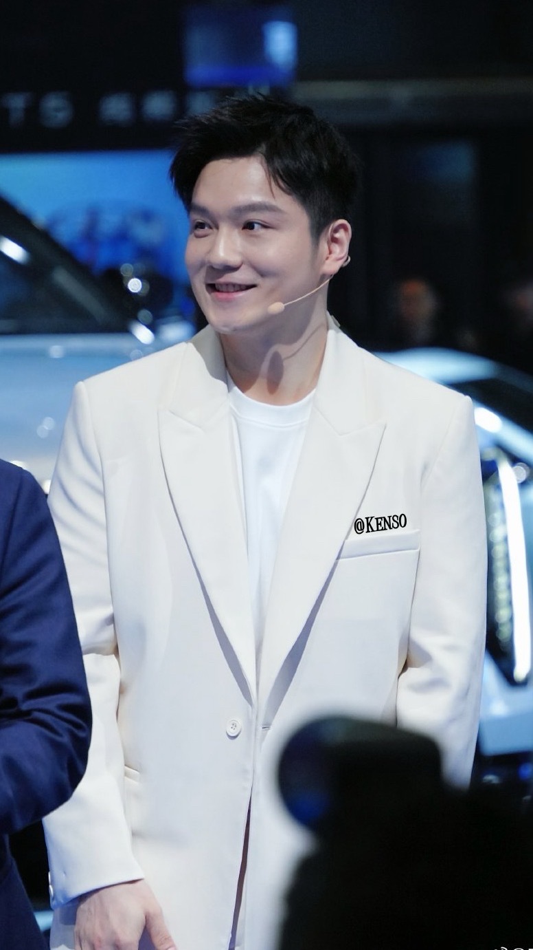 FZD  樊振东穿白色真好看 