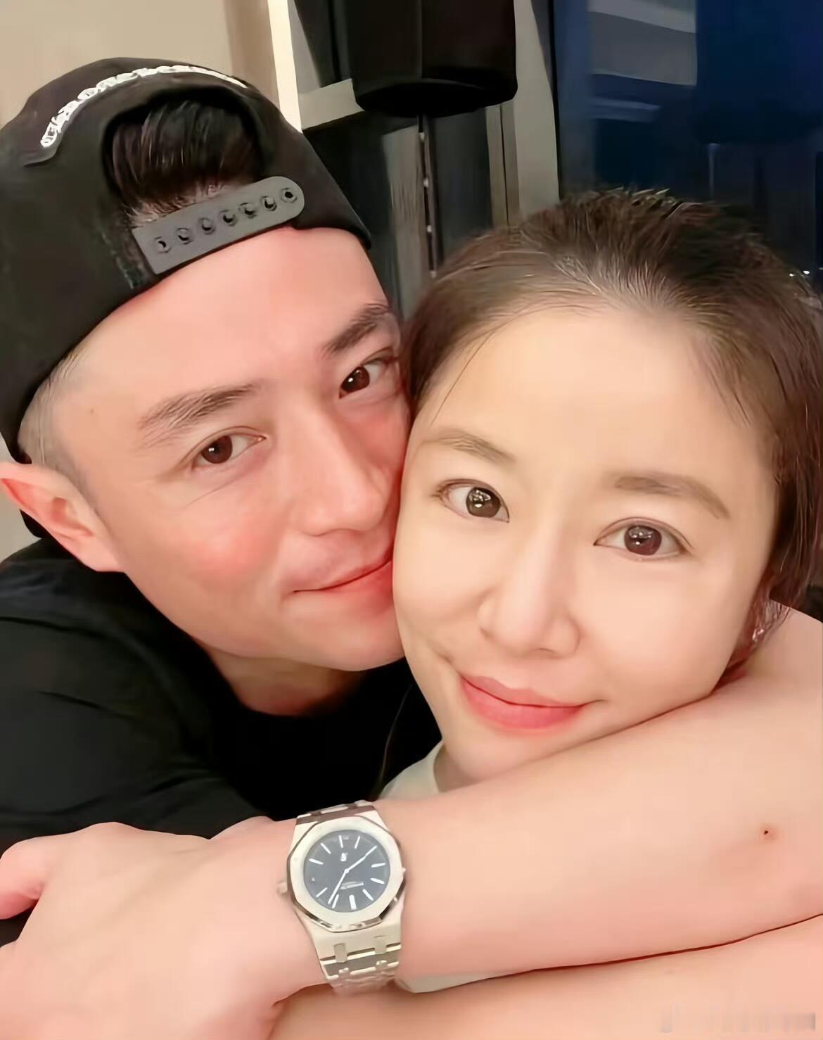 林心如的前男友是林志颖林心如枕边人是霍建华，从朋友到爱人的十年跨度，躲过了恋爱的