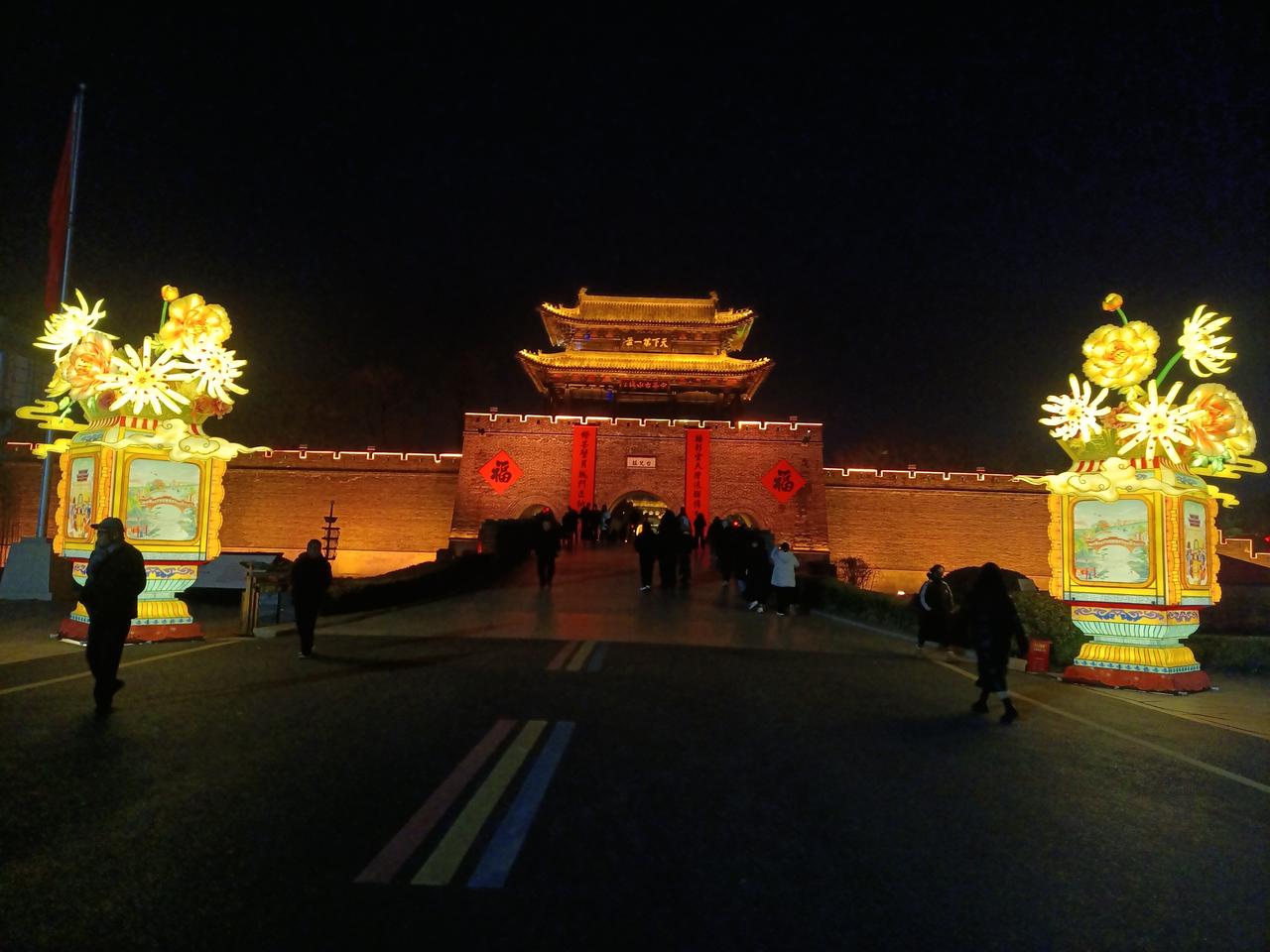 台儿庄古城“闹元宵”。（图片来源：老山兰随手拍）