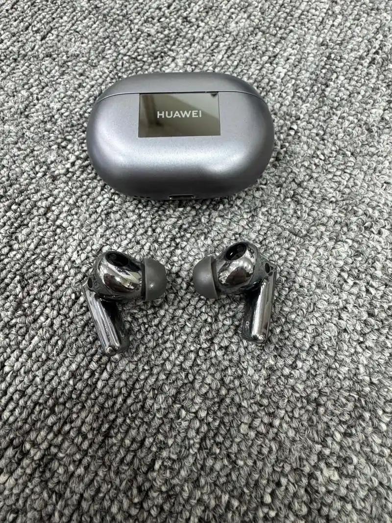 每天清晨六点半，城市还未完全苏醒，我已踏上通勤路。过去，这段40分钟的地铁旅程常