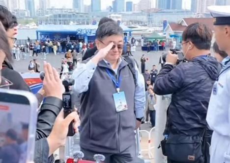 5 月 6 日台陆委会正式表态出手，要追责退役军官吕礼诗。只因他受邀登上大陆军舰