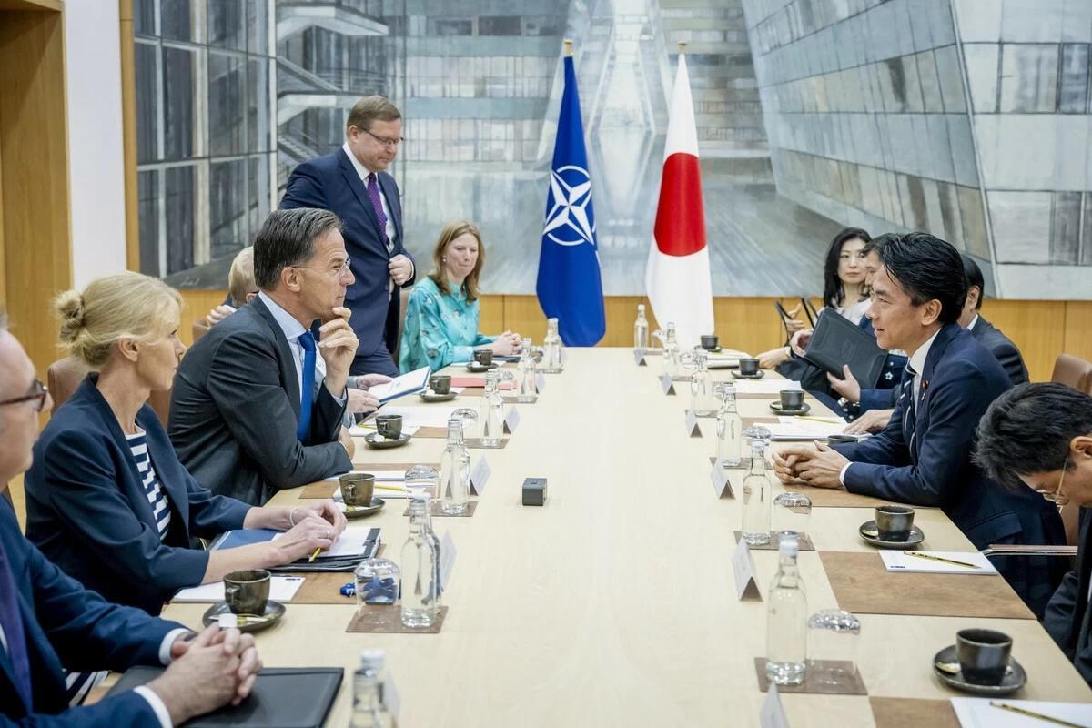 北京时间7月26日早间，日本防卫大臣小泉进次郎在公开访谈中直接表态，要抛开所有禁