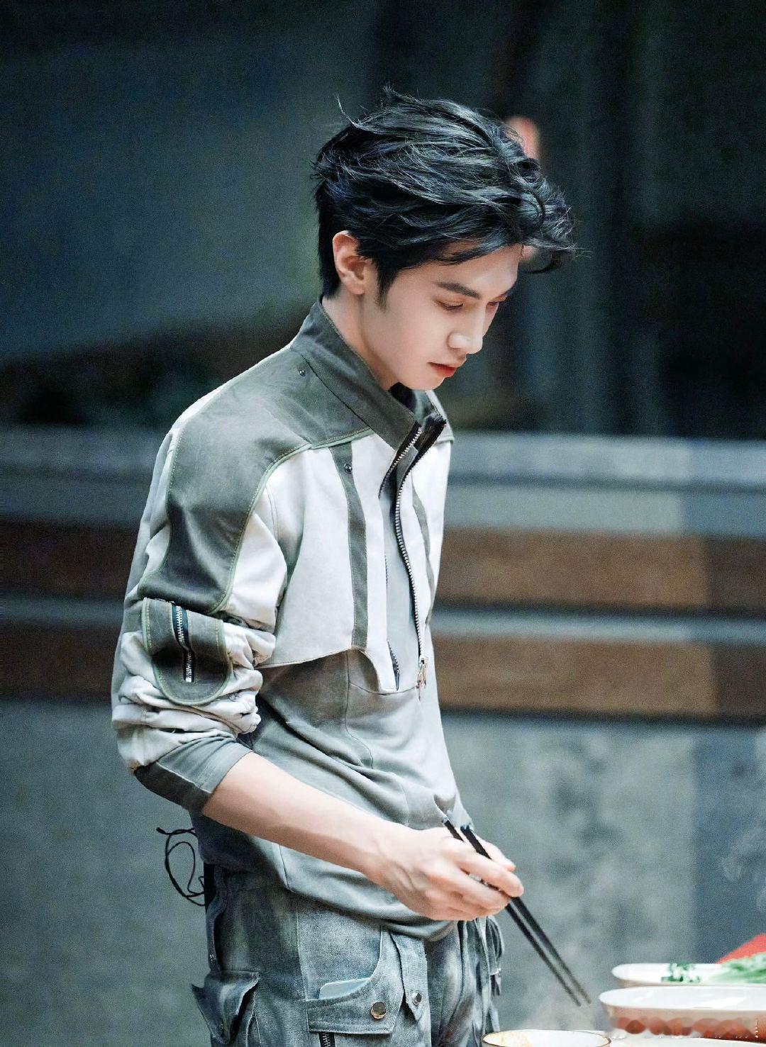 陈哲远王勉好癫的感情线大侦探 刷到这段直接笑出鹅叫！陈哲远懵圈看着王勉吐槽“我媳