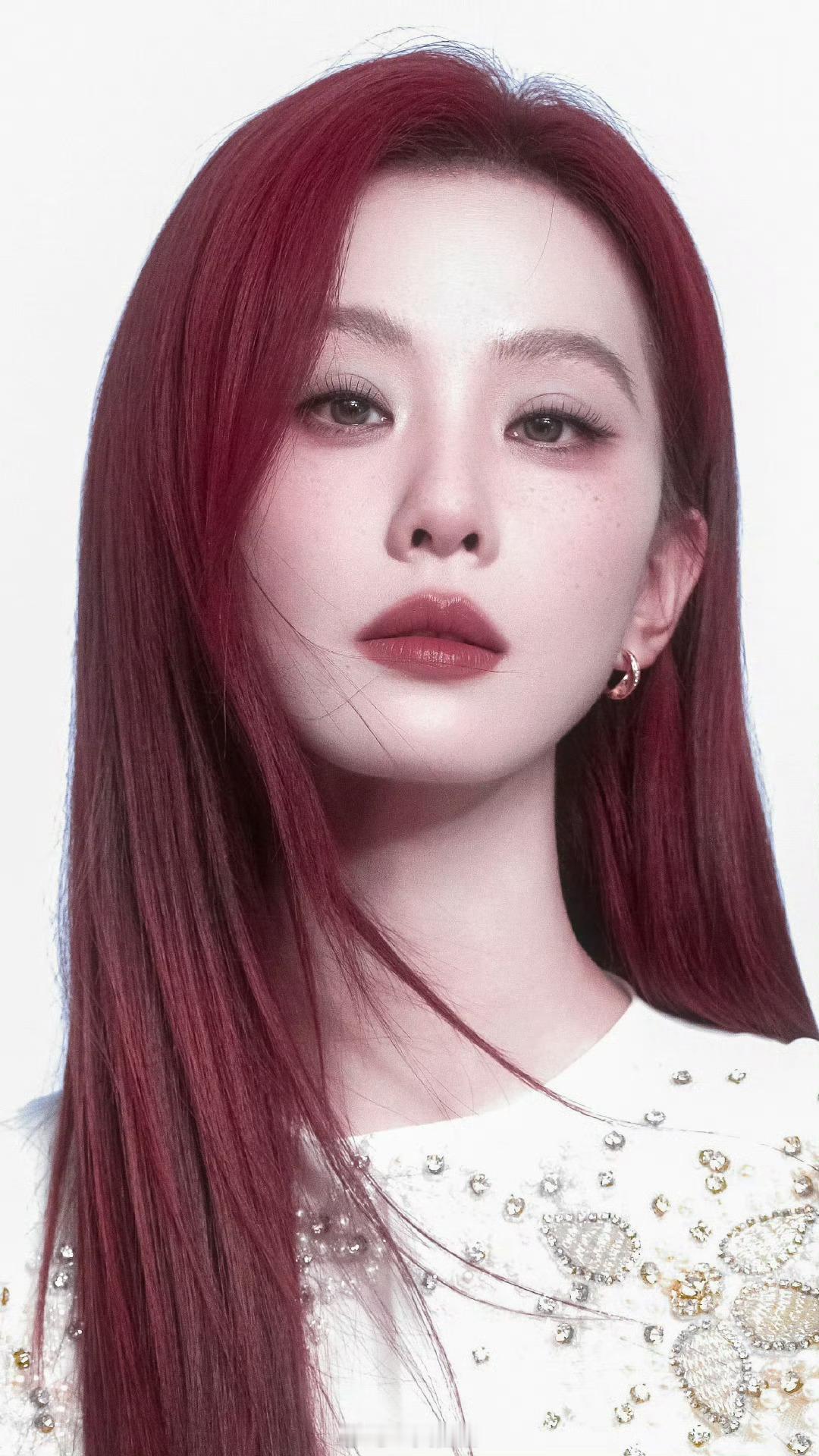 刘诗诗红发真的很idol，有一种魅惑感。简直美到开挂 ​​​