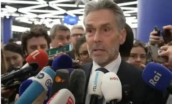 中国这次是真不装了，直接亮出“杀鸡给猴看”的架势！

别猜了，这只“鸡”既不是蹦