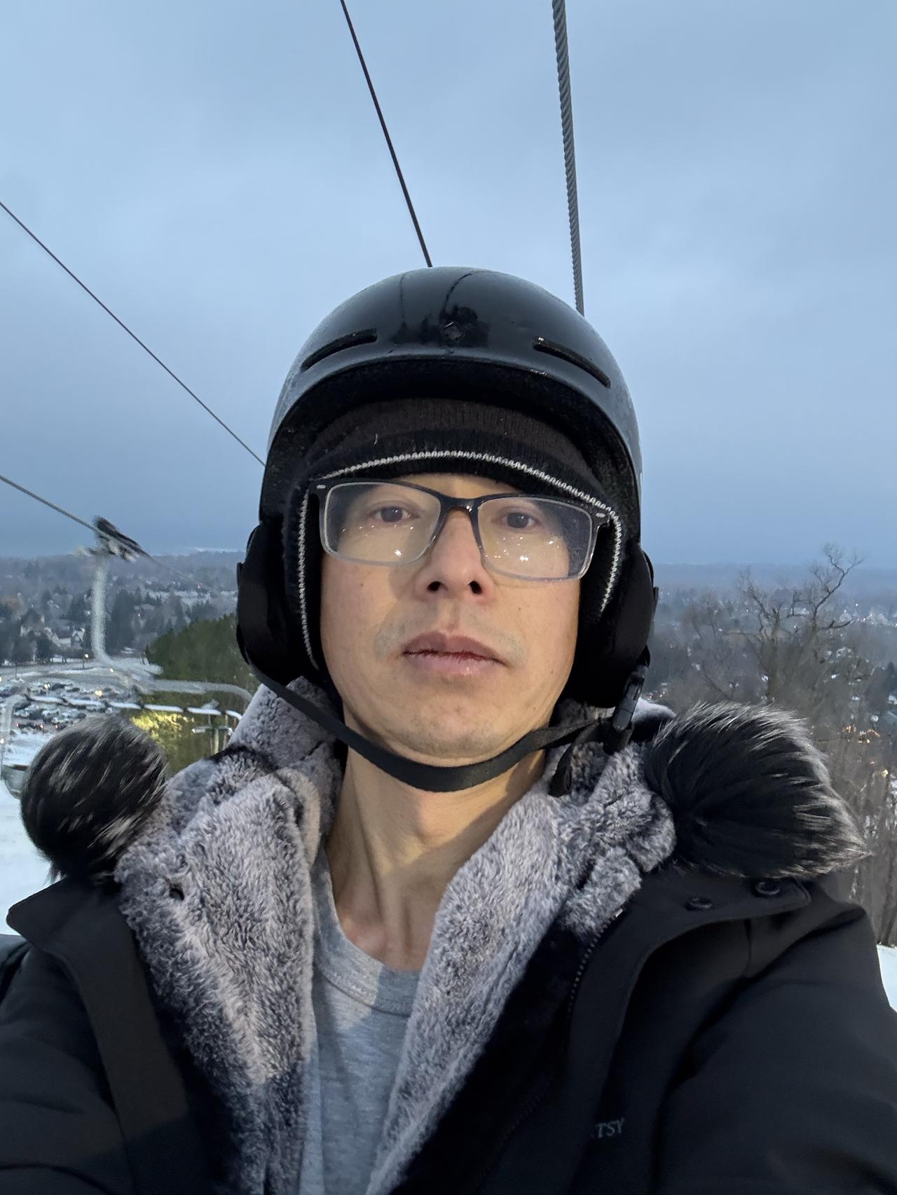 前天去多伦多蓝山（Blue Mountain）滑雪场滑雪，这是安大略省最大的雪场