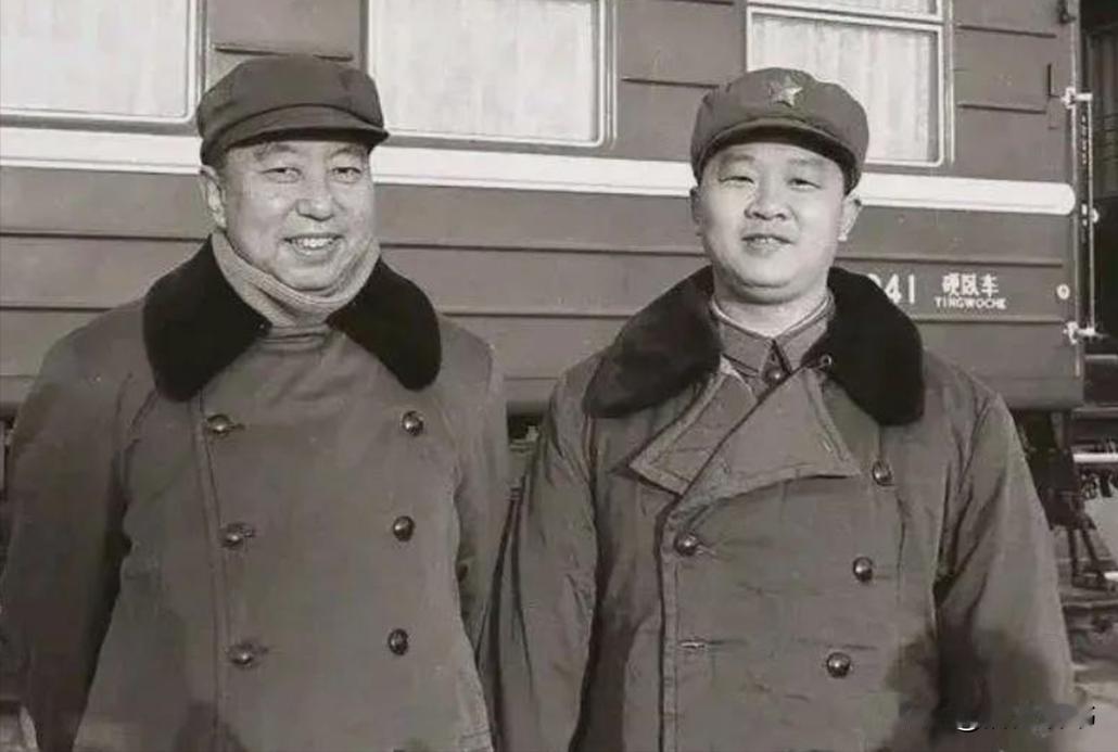 2008年8月20日，华国锋在北京因病去世，中央按照惯例，将华国锋的骨灰葬入八宝