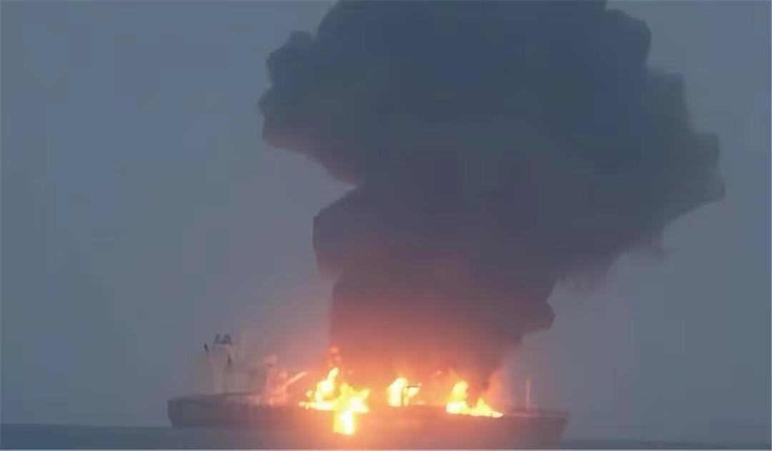 真有人想钱想疯了，伊朗那边正打仗呢，还开船去拉油，简直不要命了！

3 月 7 