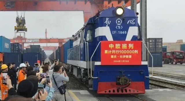 多亏了贸易战，中国才能撕开这么多假盟友的伪装！欧洲嘴上喊着战略自主，美国一施压就