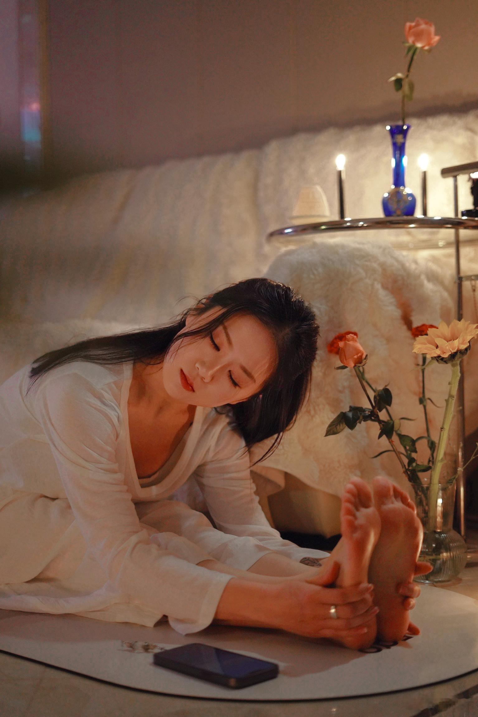 生命以负熵为食。「生命以负熵为食」，出自物理学家 薛定谔 1944年的小书《生命