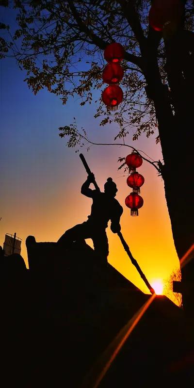 先说山东人，我觉得一个“义”字能说明他们的特点。山东自古就有“侠义”之风，像梁山