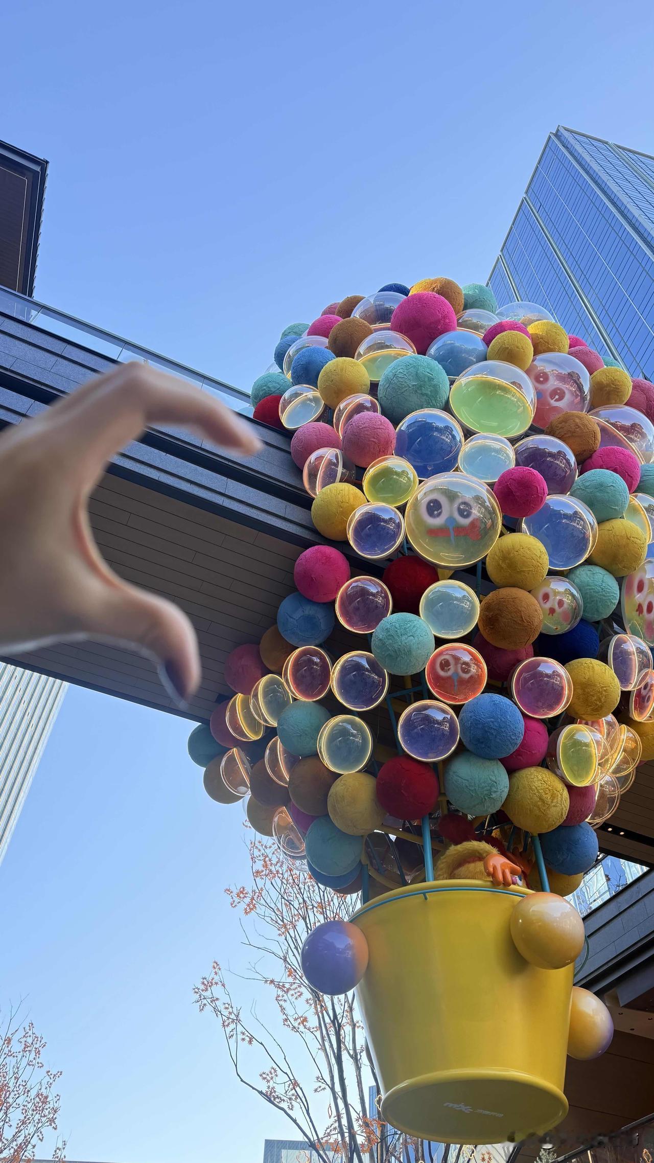 女孩子不要随便去男方家
早上去买菜，两个阿姨在八卦，聊最近上门的儿子女朋友，一个