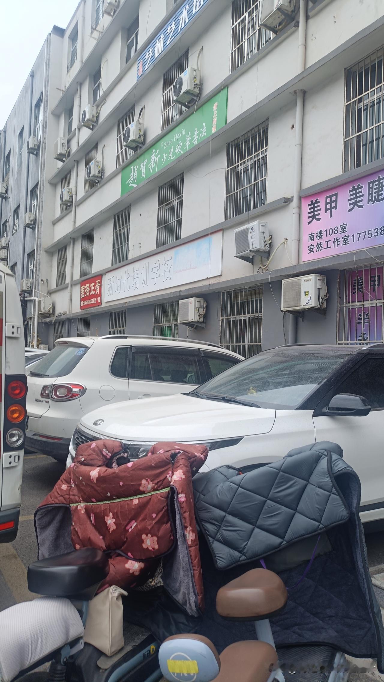 今天初九了，孩子开始上补习班了，离开学还有几天，你们家孩子的作业写完了吗？没写完