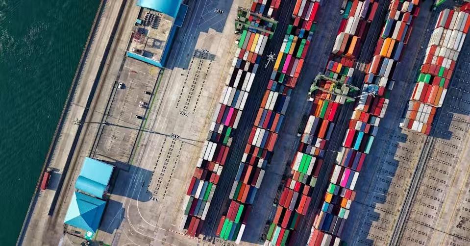 中东战火烧到霍尔木兹海峡，红海航线都不能走，相关的海运航线运价也喊涨，幅度上看6