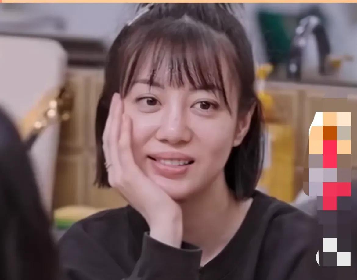李溪芮参加《浪姐5》，看到网上流传的节目图片。这真的是李溪芮吗？老了好多啊… ​