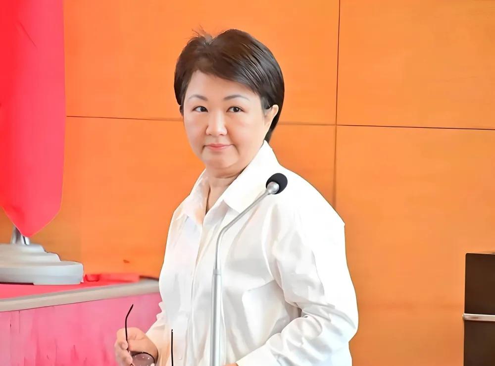 戳到肺管子了！台中市市长卢秀燕，被记者问到日本和菲律宾，擅自把台湾省以东划成他们