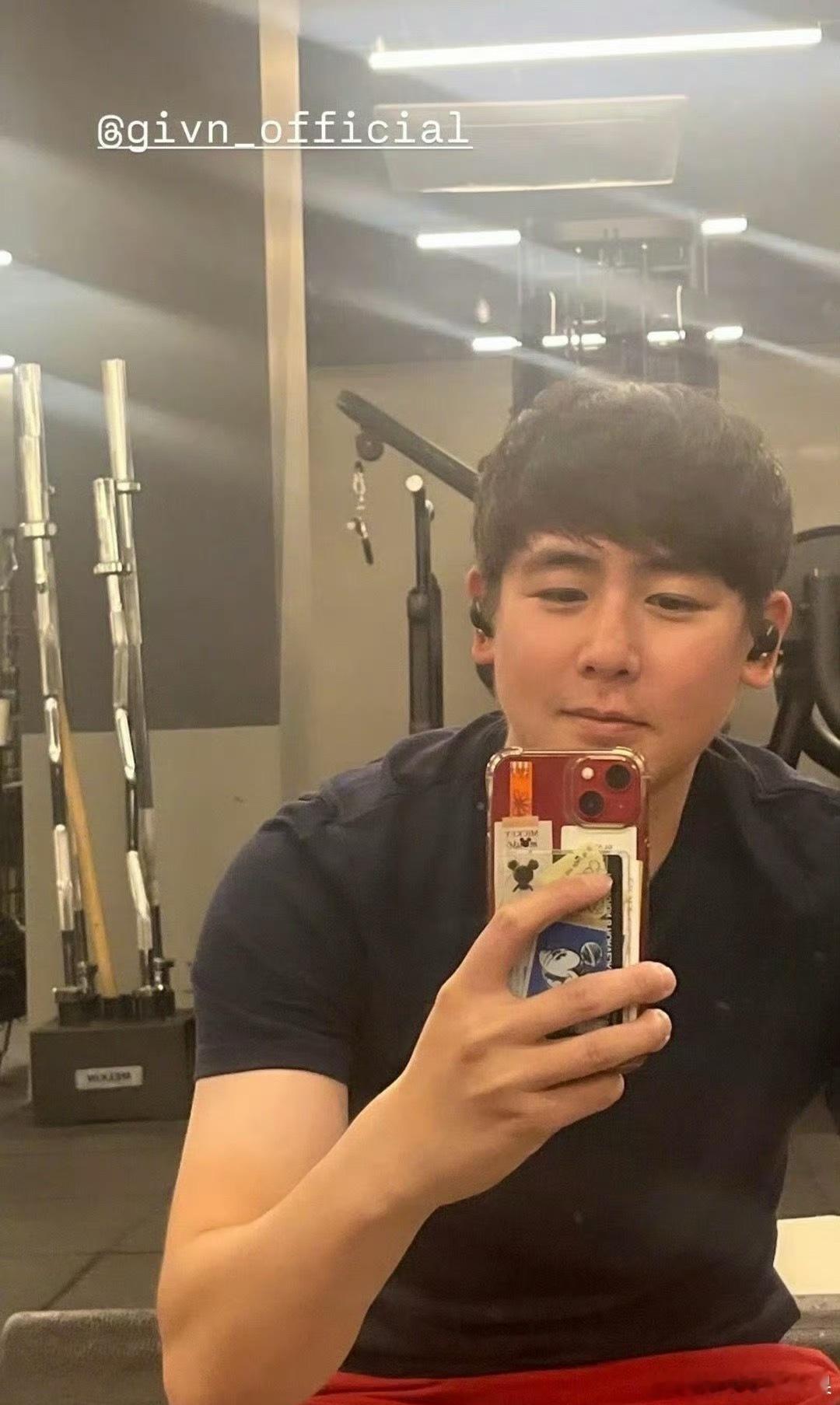 尼坤近照 这是你最爱的维尼夫妇爸爸吗 ​​​