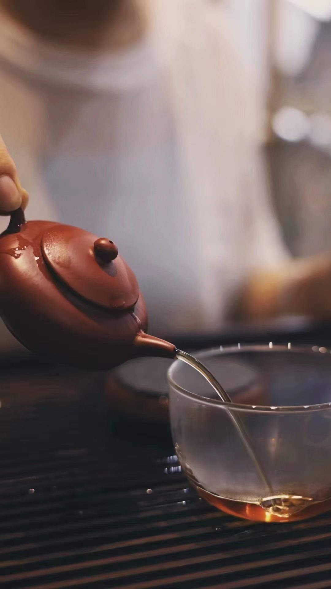品茶赏器交友  茶不言语，却最懂人心。它教会我们，不争、不躁、不急、不怨。人间烟