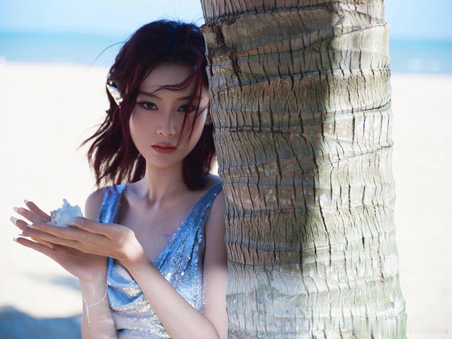 尚语贤 清冷海妖 被尚语贤这身“海妖”造型惊艳得失语！人鱼裙闪烁如深海碎光，红发